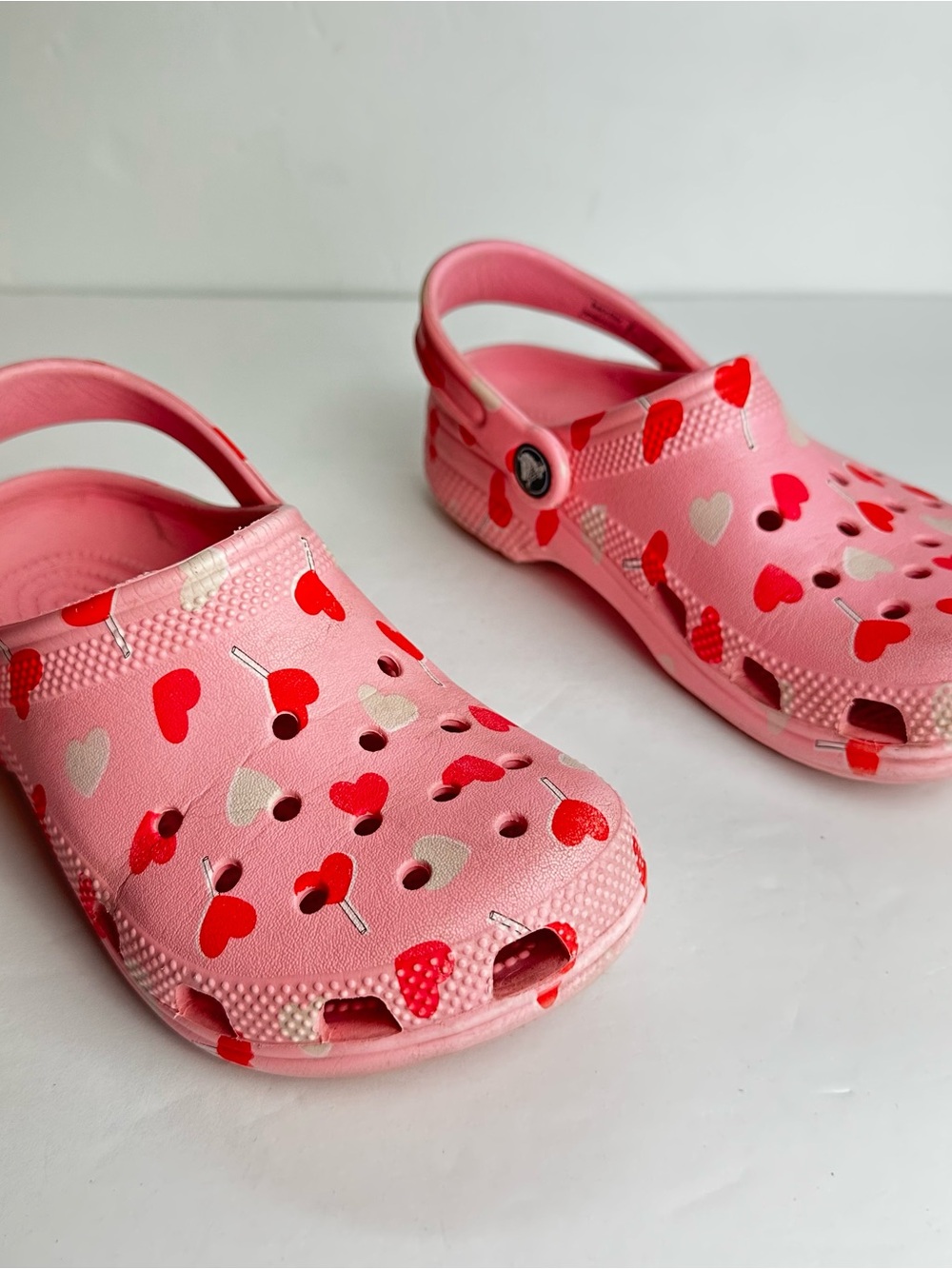 Crocs Classic Clog Kids Heart Print Junior Size 1 Shoes Slip On Heel Strap Pink